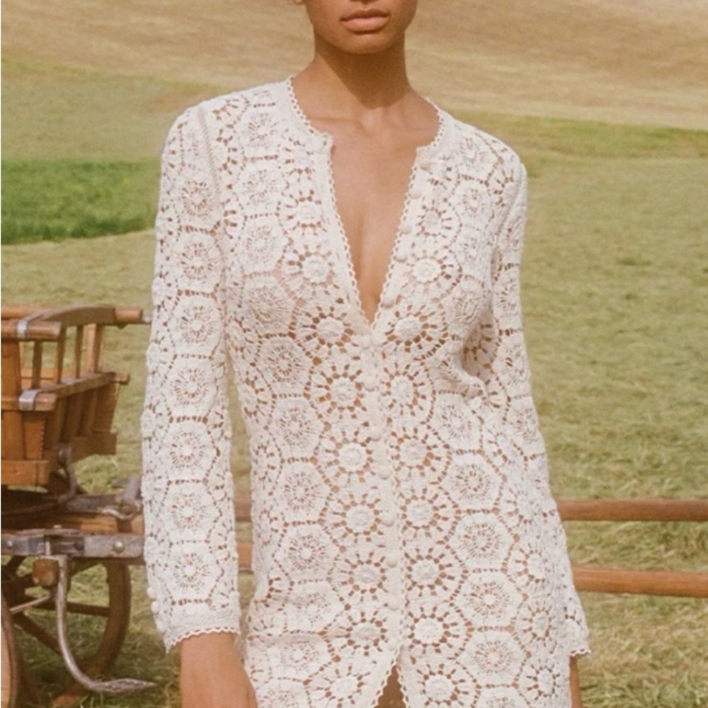 SPELL- Like New with tags. HELENA CROCHET LACE MINI DRESS
Cream size XL